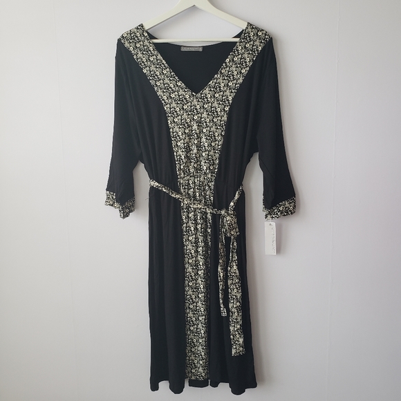 Loveappella Dresses & Skirts - Loveappella stitch fix v-neck dress size 1X